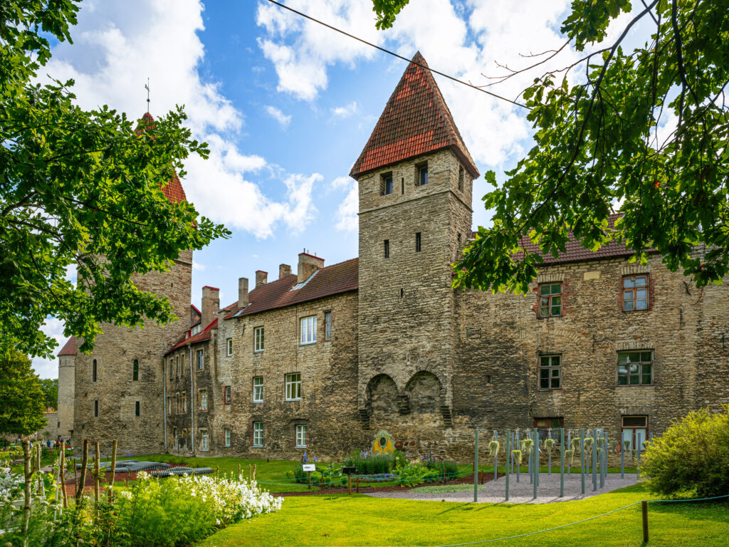 Tornide väljak (Towers' Square)