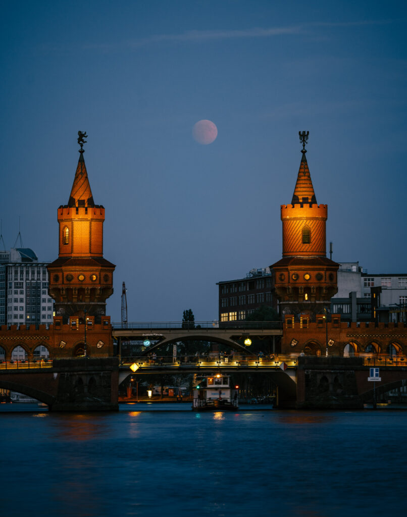 Blood moon over the Warsaw Bridge