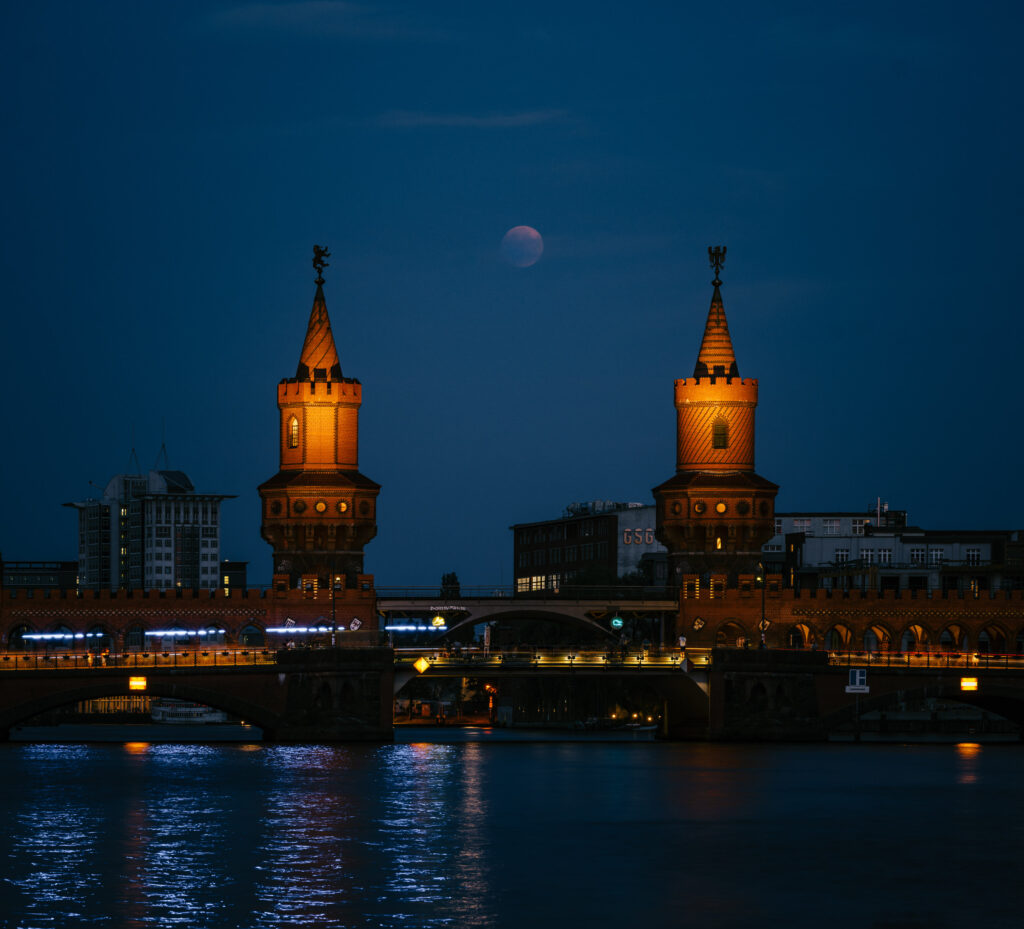 Blood moon over the Warsaw Bridge