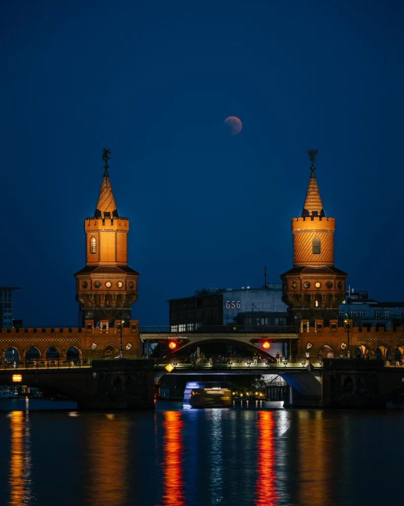 Blood moon over the Warsaw Bridge