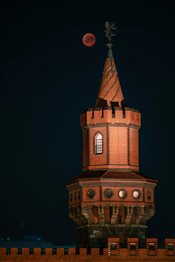 Blood moon over the Warsaw Bridge