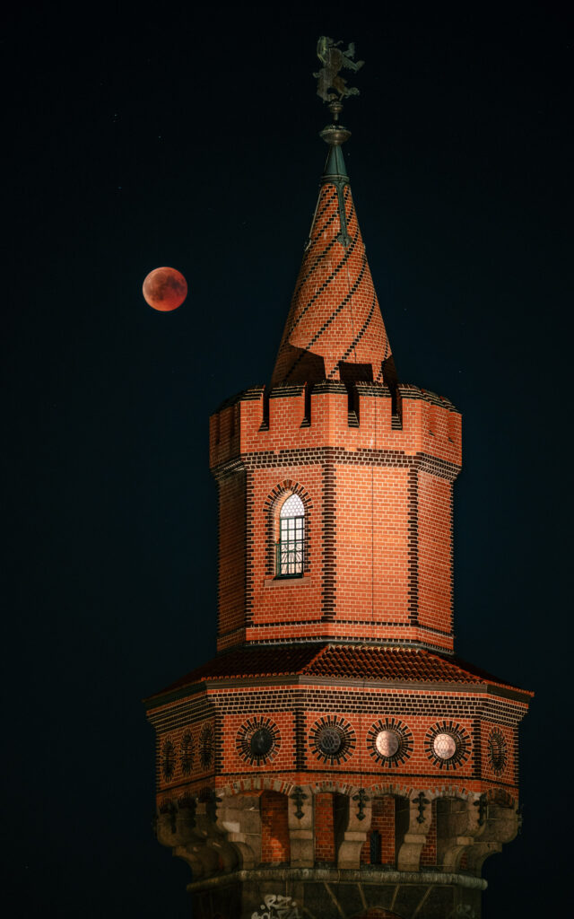 Blood moon over the Warsaw Bridge