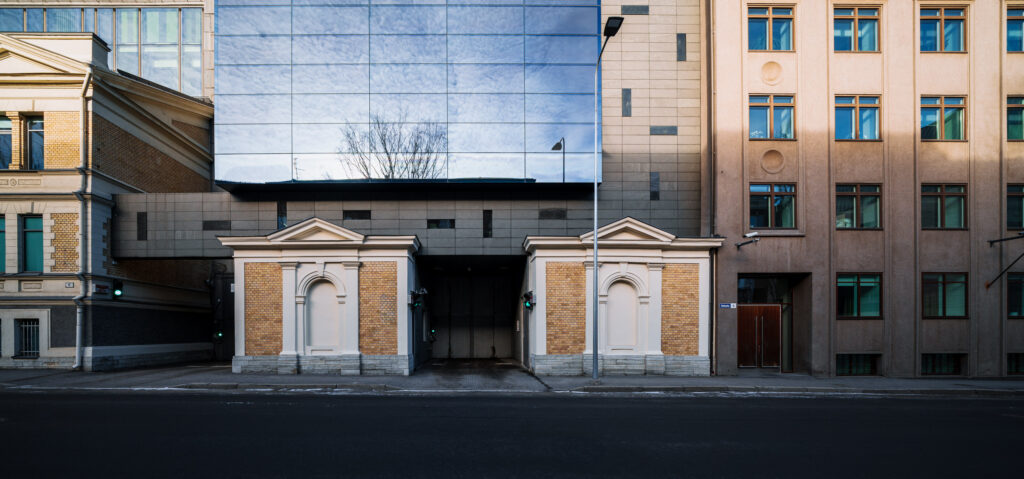 Sakala 6 - Gate building