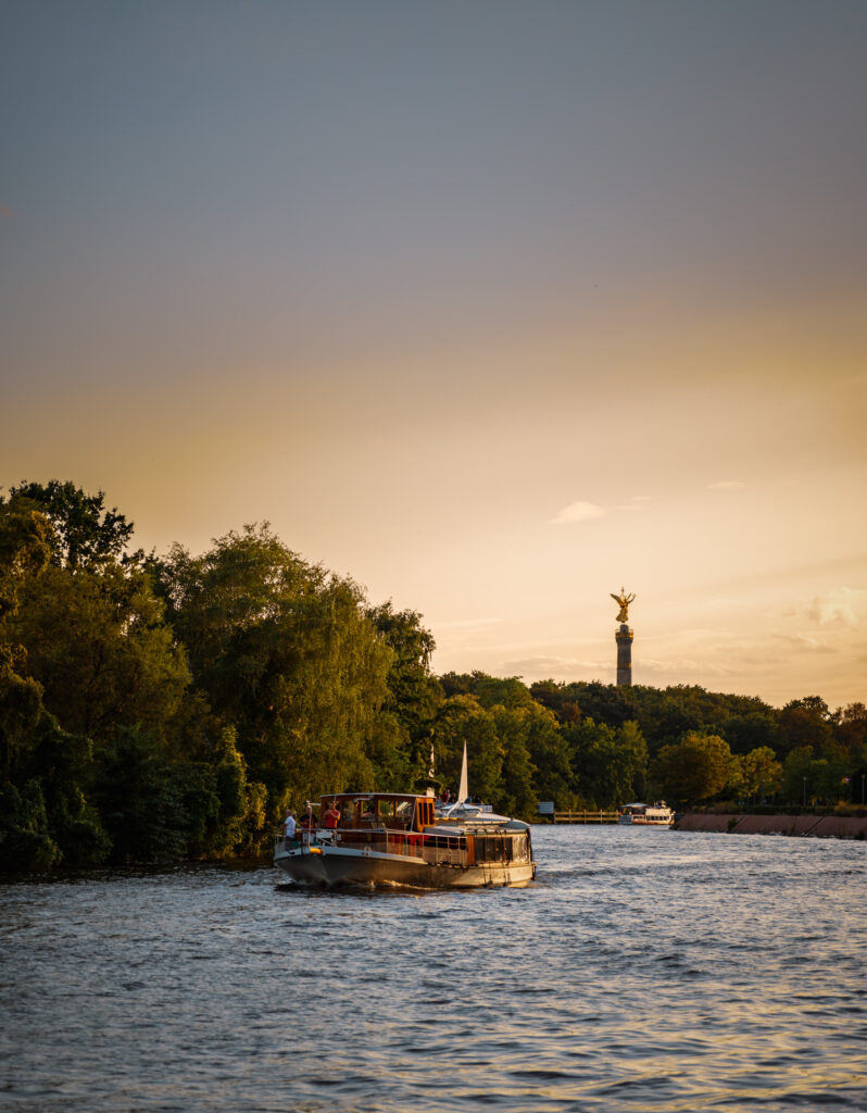 Old excursion steamer on the Spree with the Victory Column in the background