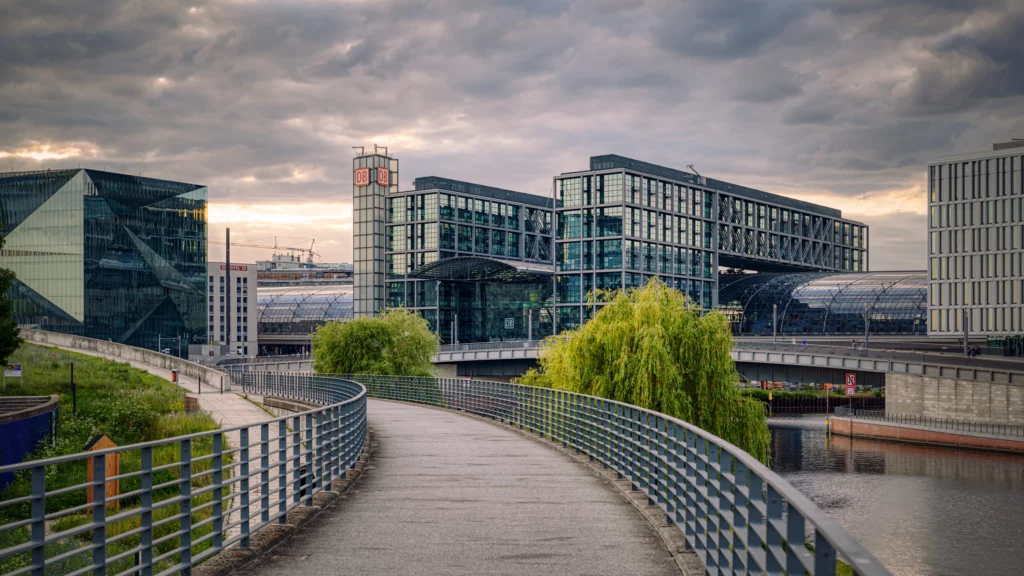 Spreebogenpark & Berlin central station