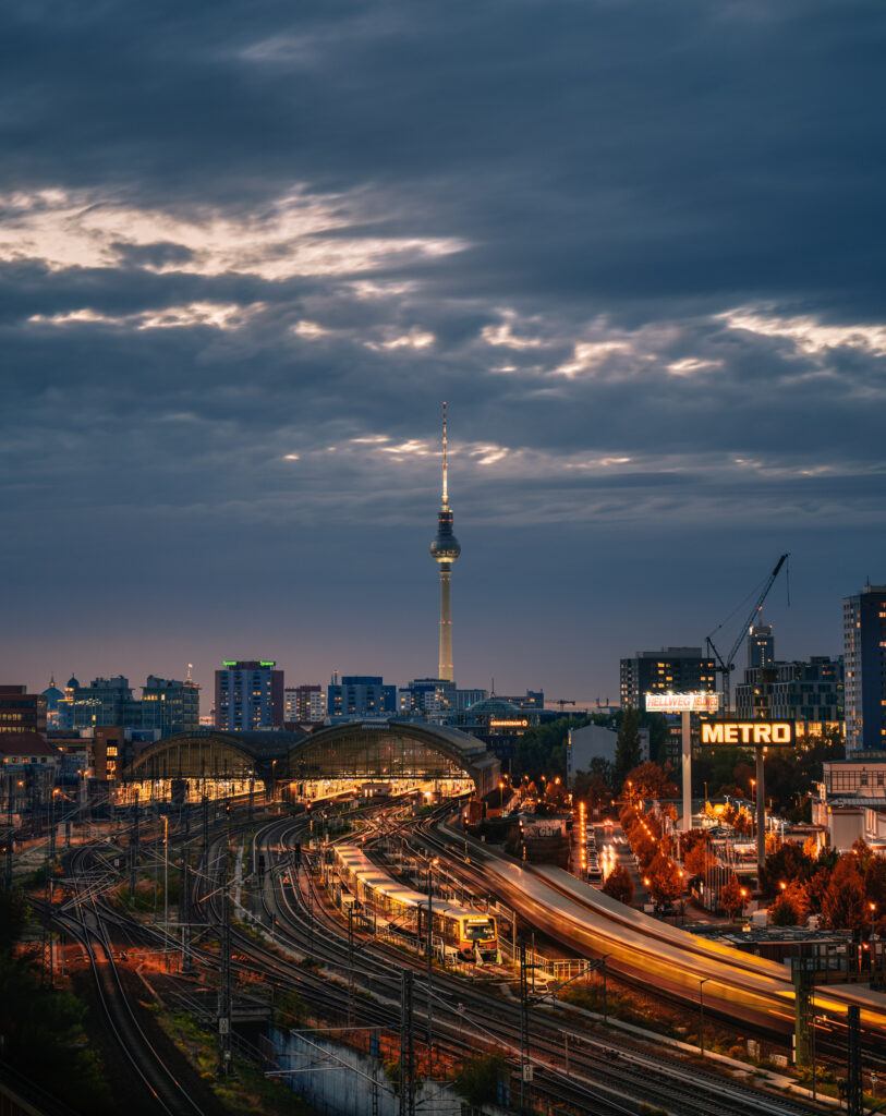 View over the tracks in front of the Ostbahn towards the city centre