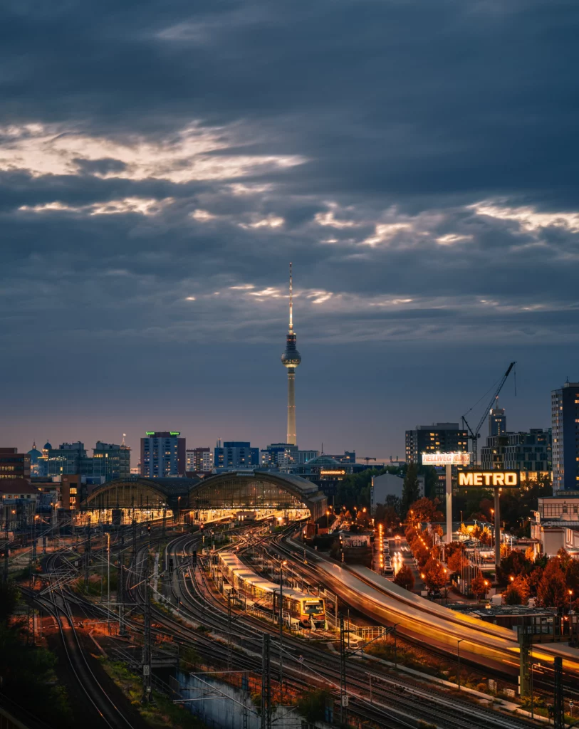 View over the tracks in front of the Ostbahn towards the city centre