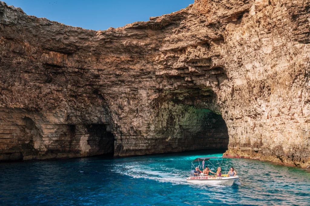 Santa Maria Caves