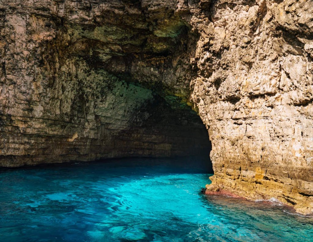 Santa Maria Caves