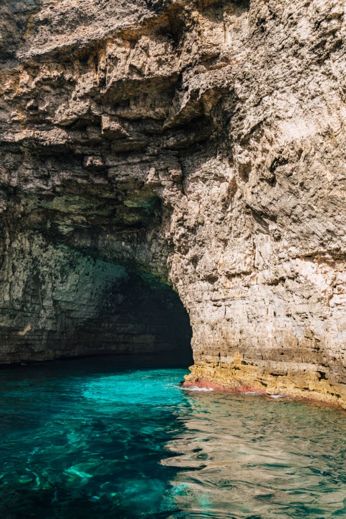 Santa Maria Caves